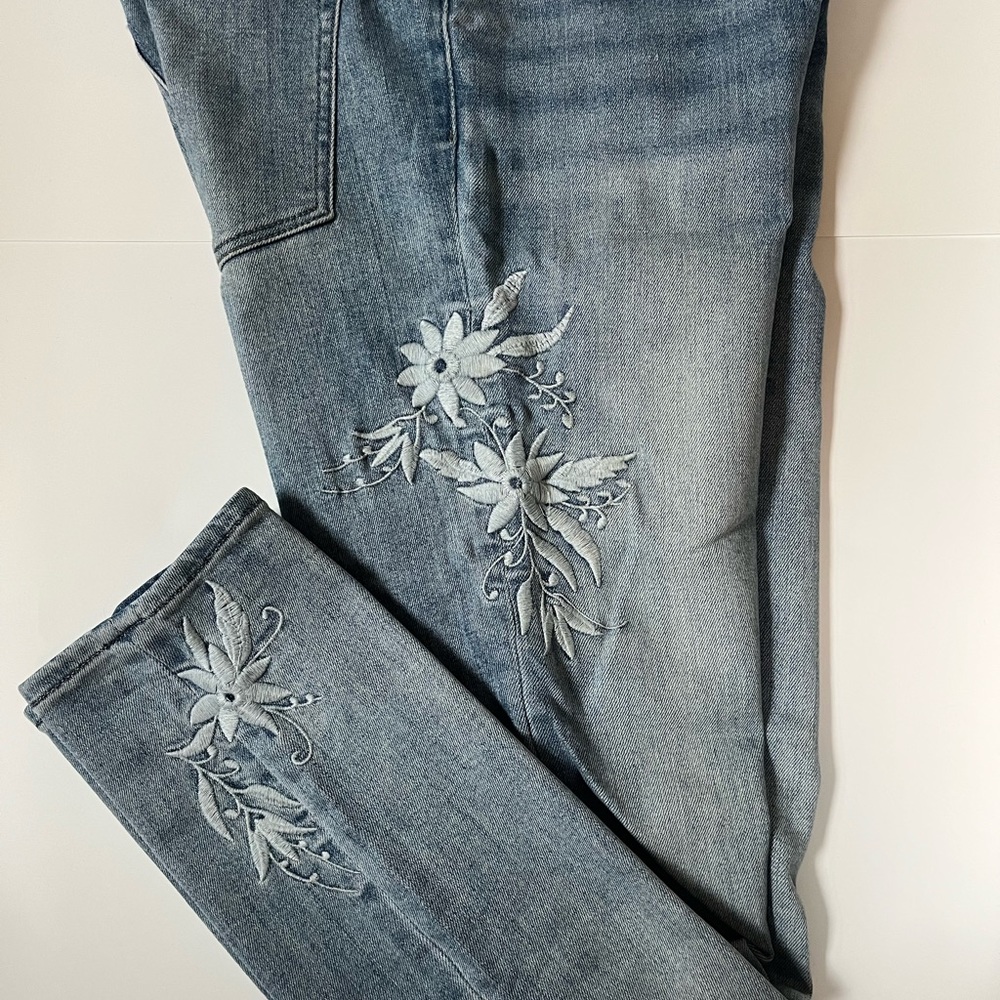 LOFT jeans with embroidery